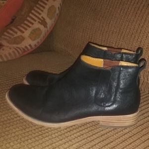 Kork Ease Velma Black leather ankle boots. Sz 7.5